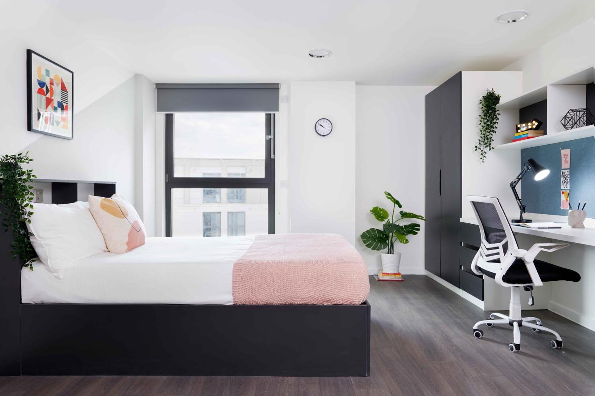 Westfield - Summer Budget Aparthotel